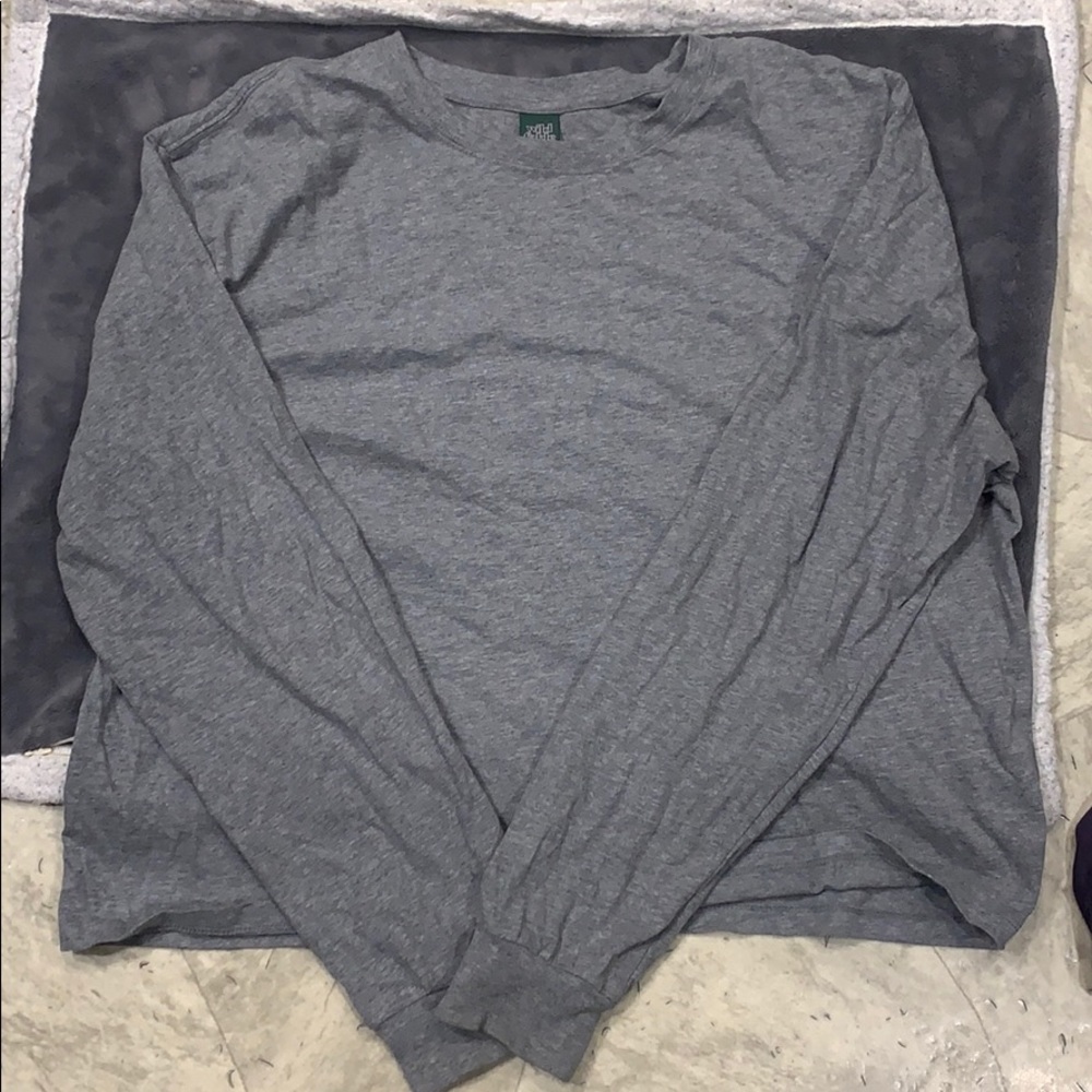 gray sweatshirt